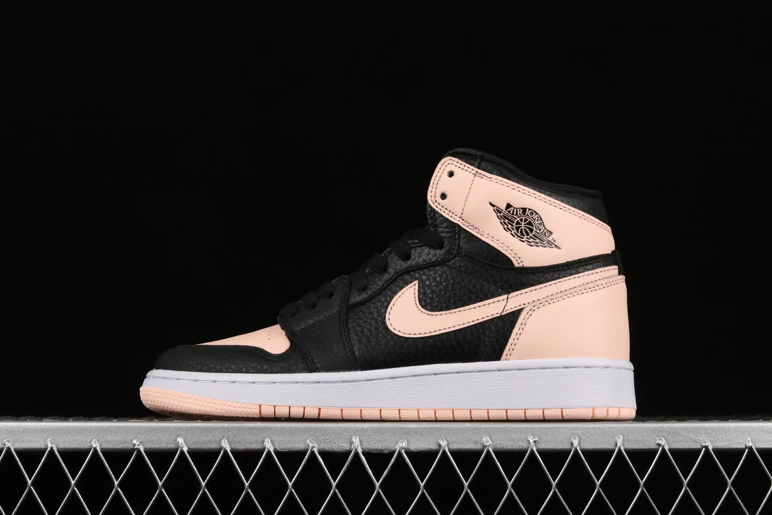 All Categories Air Jordan Jordan Series Basketball Shoes Air Jordan 1 High Air Jordan 1 "Crimson Tint" AJ1 Joe 1 Black Pink Litchi Pattern Women's Shoes 555441-081